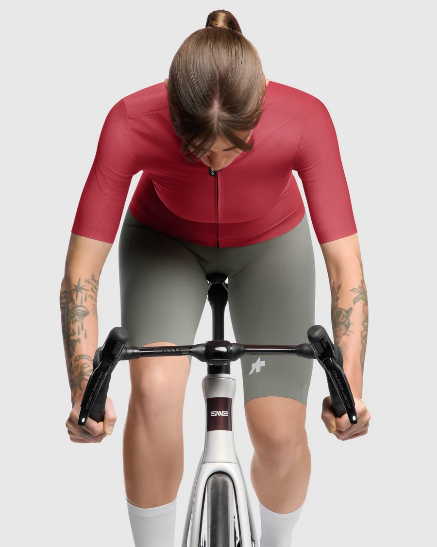 ASSOS DYORA R S S11 Kurzarm Trikot Women Berry - Image 4