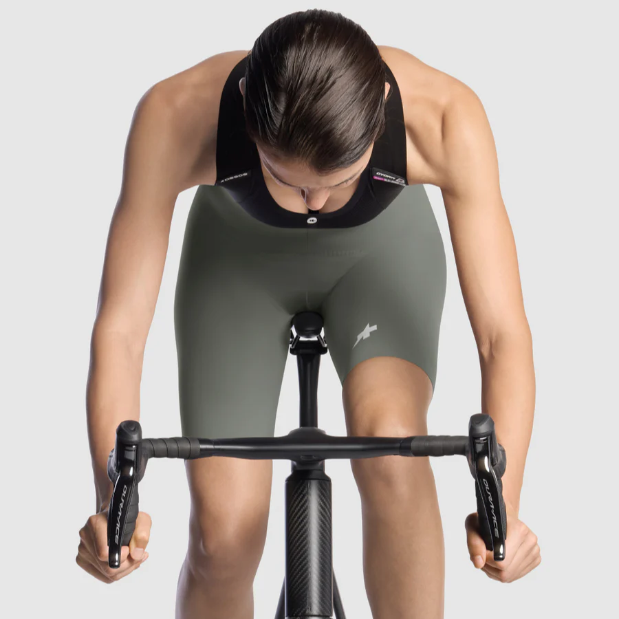 ASSOS DYORA R S11 Damen Khaki Kurze Trägerhose - Image 5