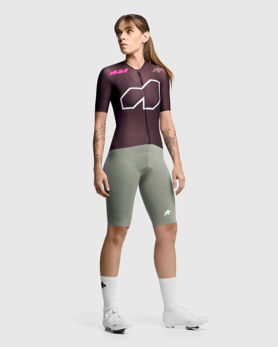 ASSOS DYORA R S11 We are the A Langarm Trikot Women Rot - Image 7