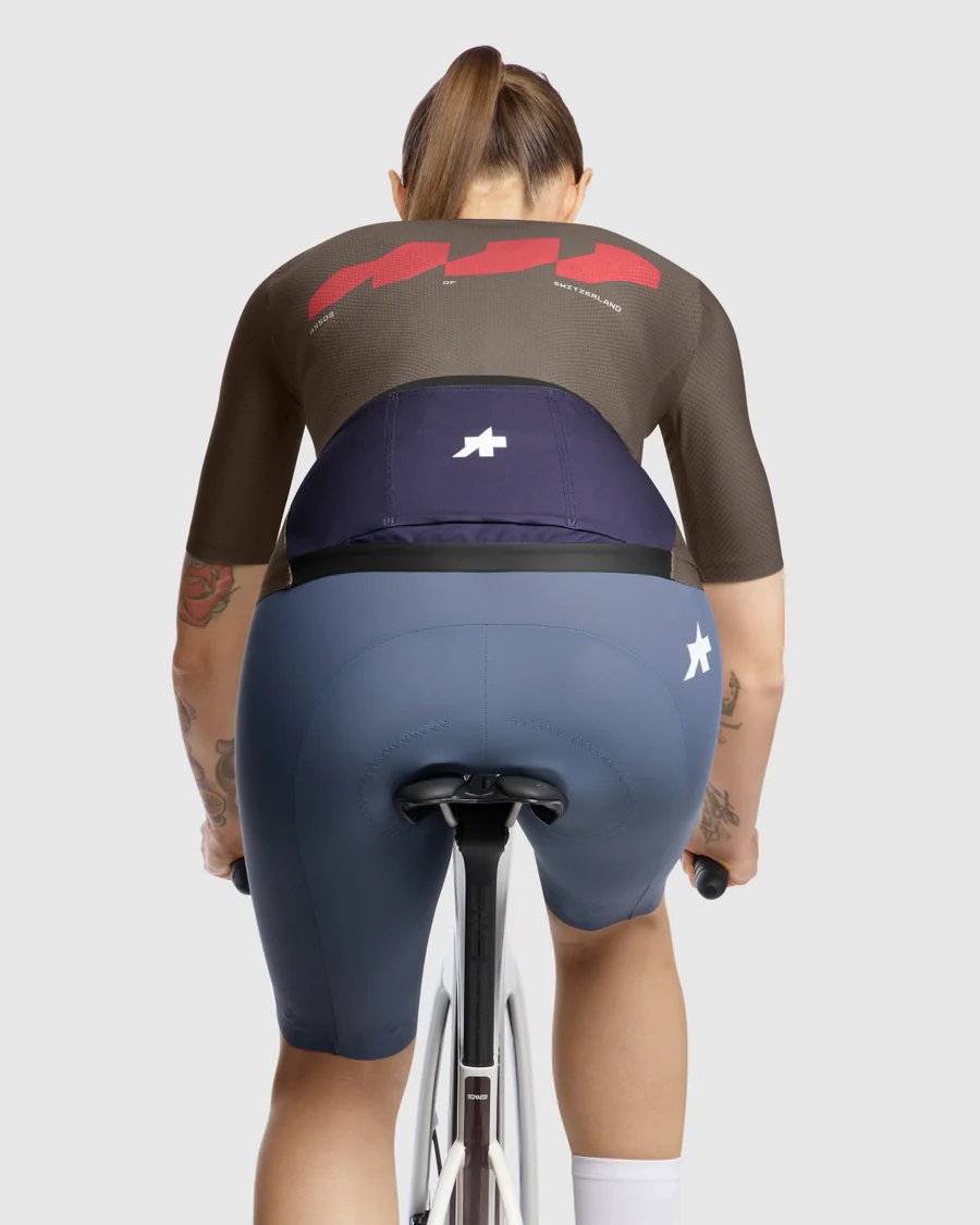 ASSOS DYORA R S11 We are the A Trikot Langarm Women Braun - Image 4