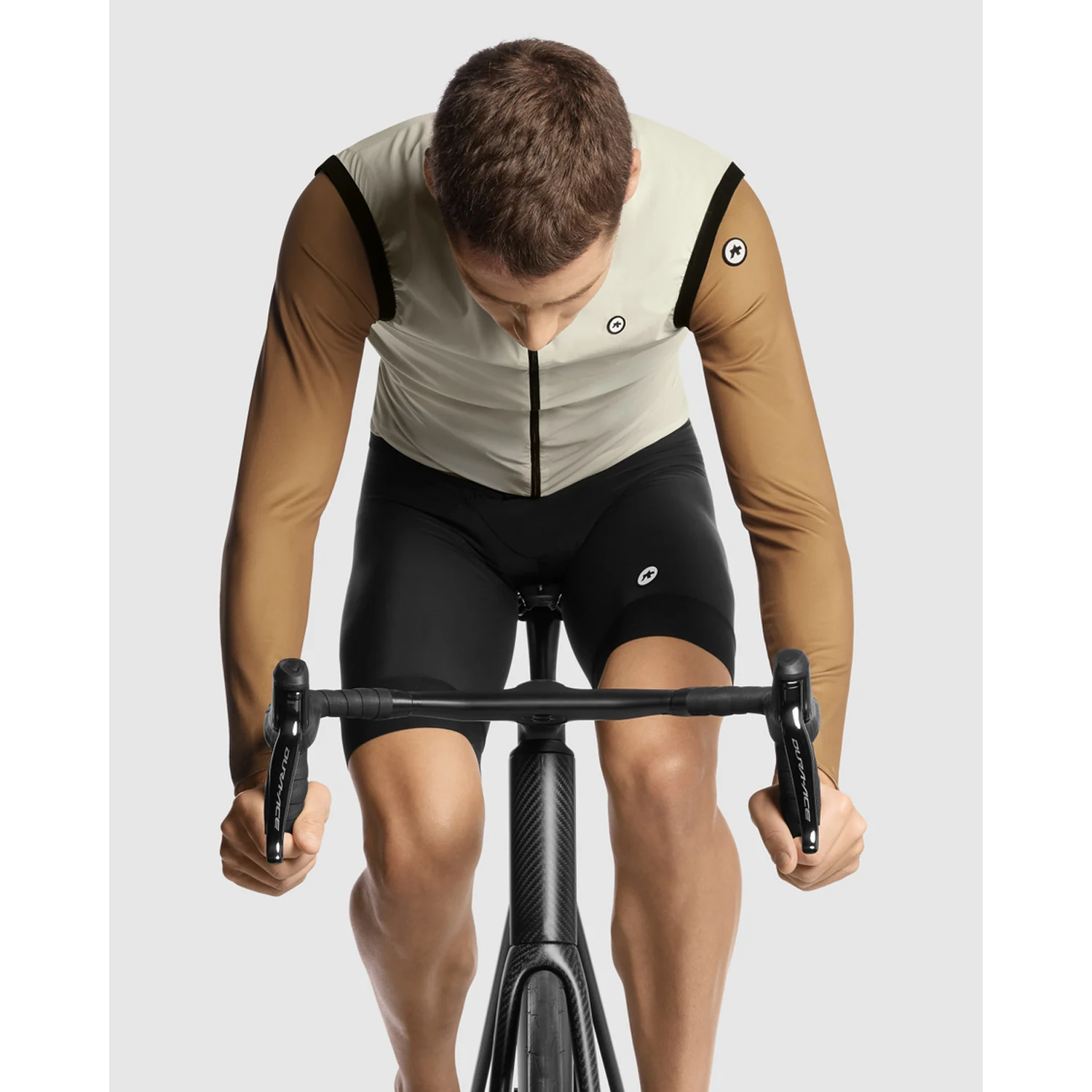ASSOS MILLE GT WIND C2 Moon Sand Ärmellose Jacke - Image 7