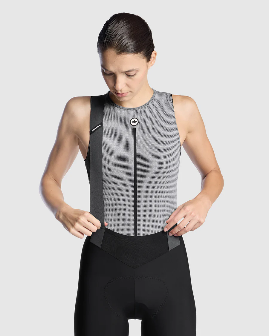 ASSOS NS SKIN LAYER P1 Ärmelloses Unterhemd für Damen, grau - Image 6