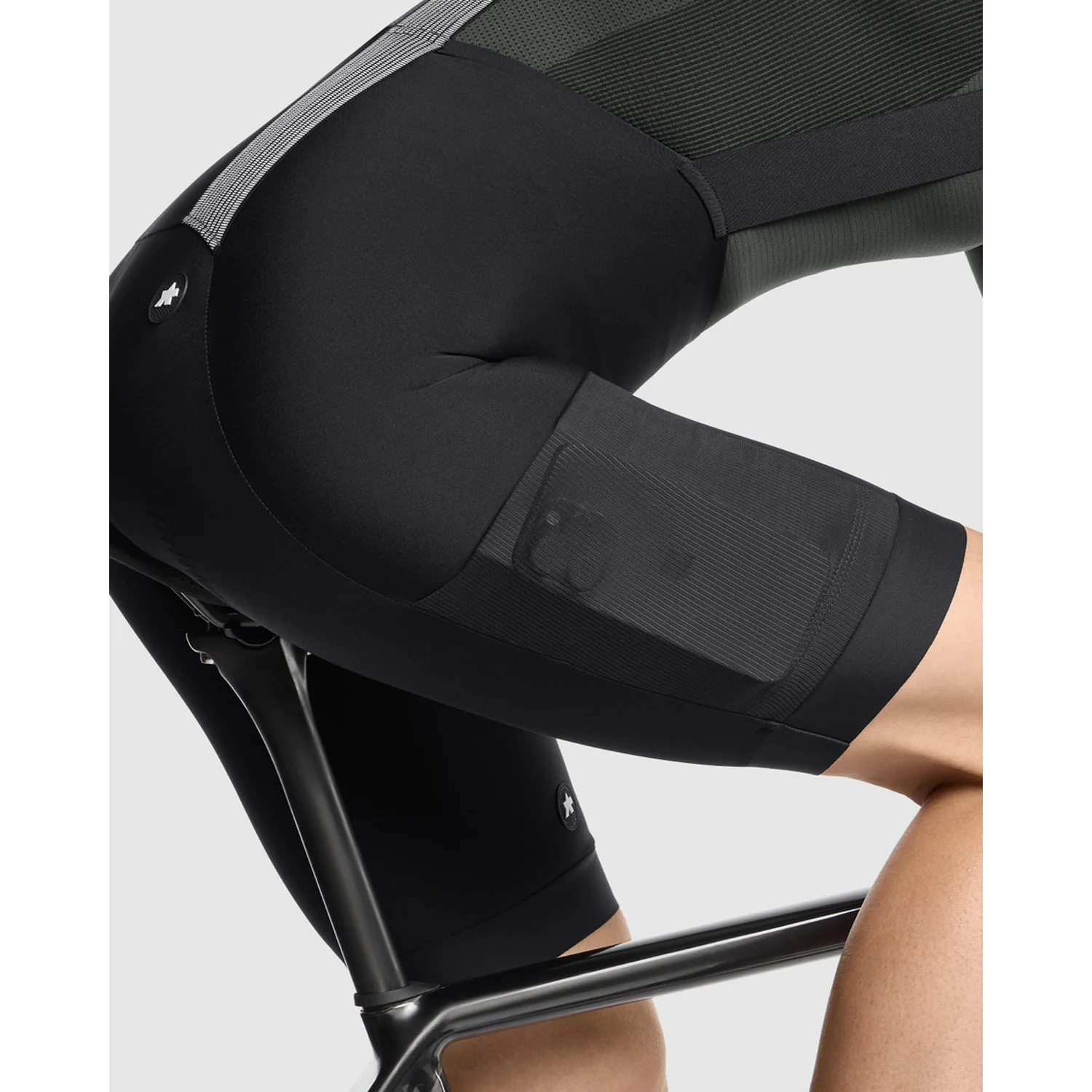 ASSOS TACTICA SPRING FALL T5 Damen Kurz Trägerhose Schwarz - Image 9
