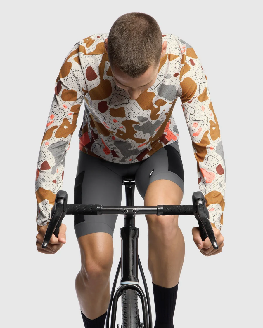 ASSOS TACTICA T5 MUD PLAGE Trikot Langarm Camo - Image 2