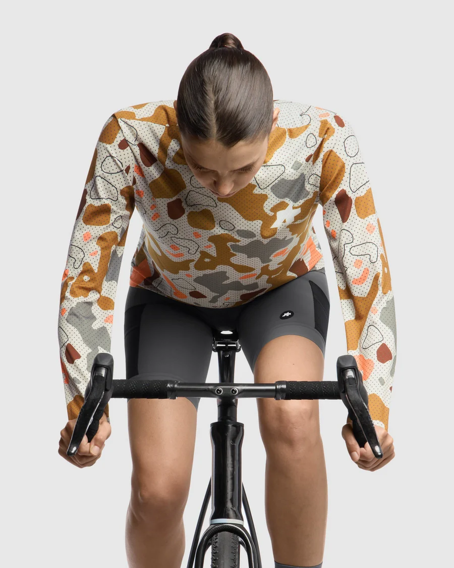 ASSOS TACTICA T5 MUD PLAGE Trikot Langarm Camo - Image 3