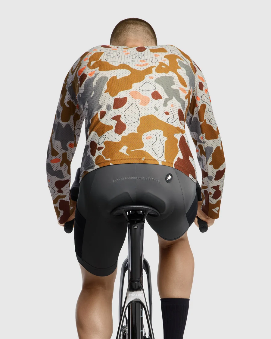 ASSOS TACTICA T5 MUD PLAGE Trikot Langarm Camo - Image 4