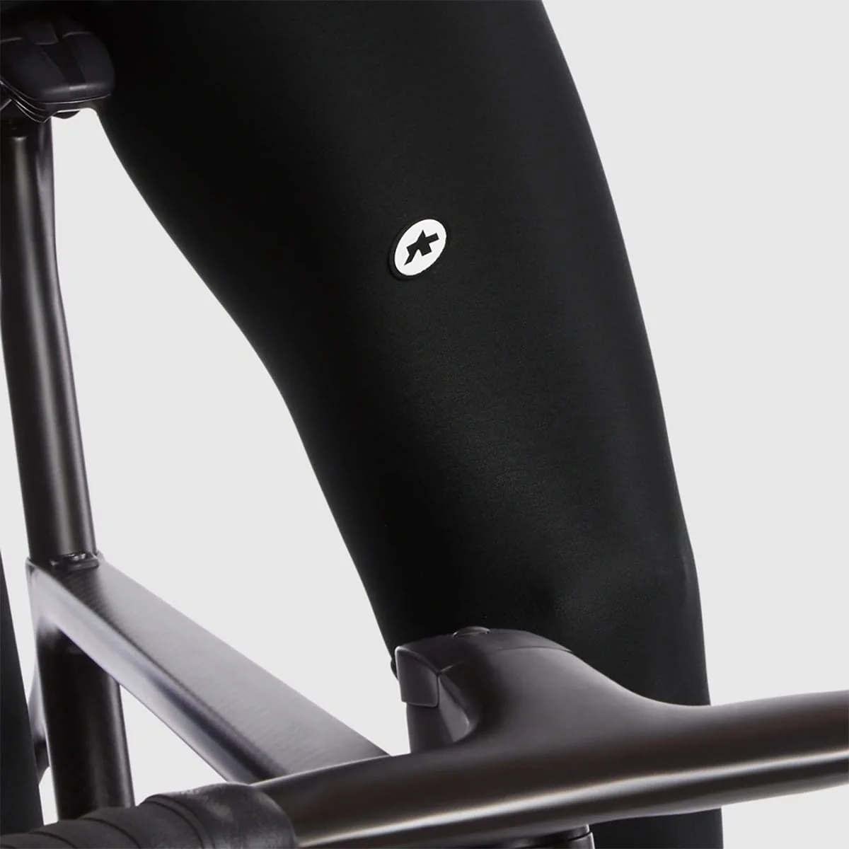 ASSOS UMA GT WINTER C2 Damen Lange Trägerhose Schwarz - Image 9