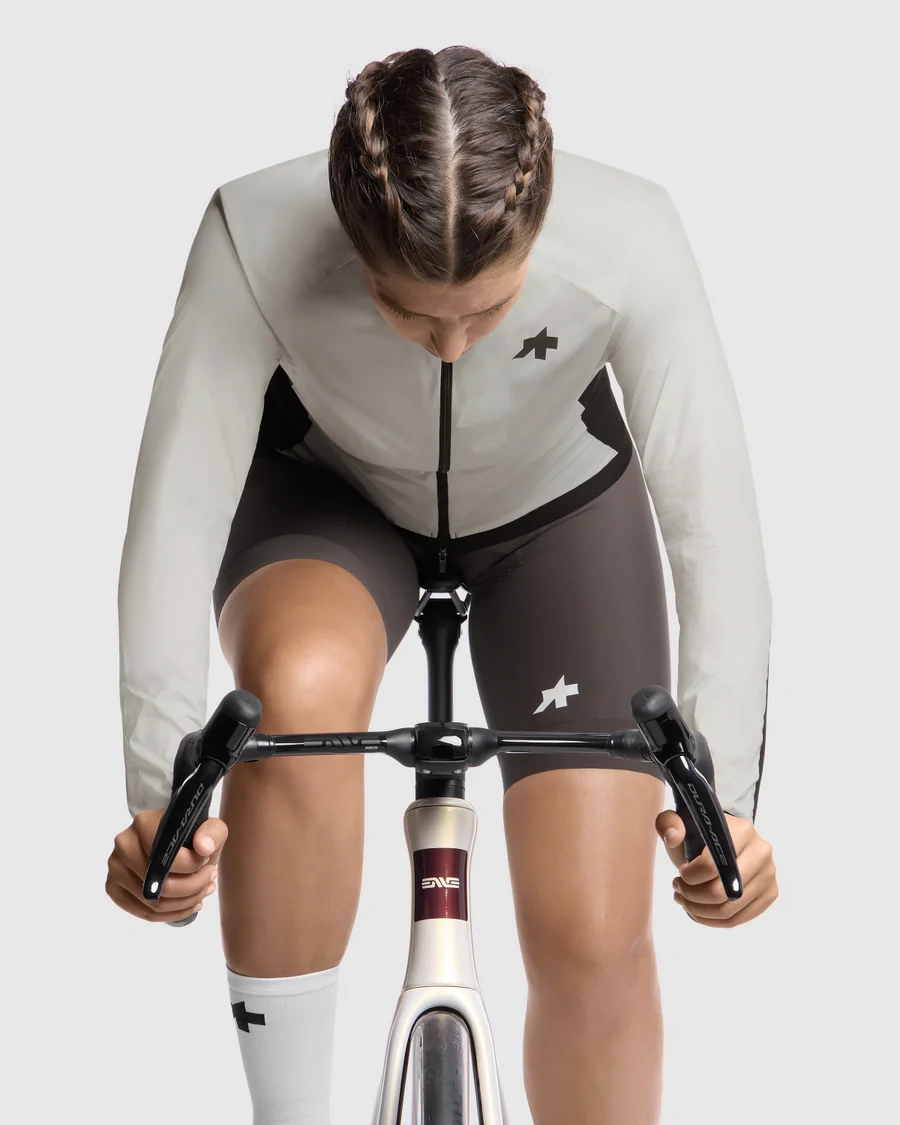 ASSOS UMA GT WIND S11 Damen Almond Milk Jacke - Image 5