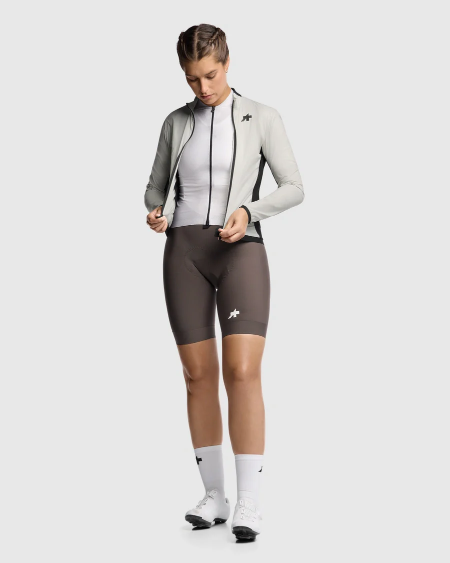 ASSOS UMA GT WIND S11 Damen Almond Milk Jacke - Image 7