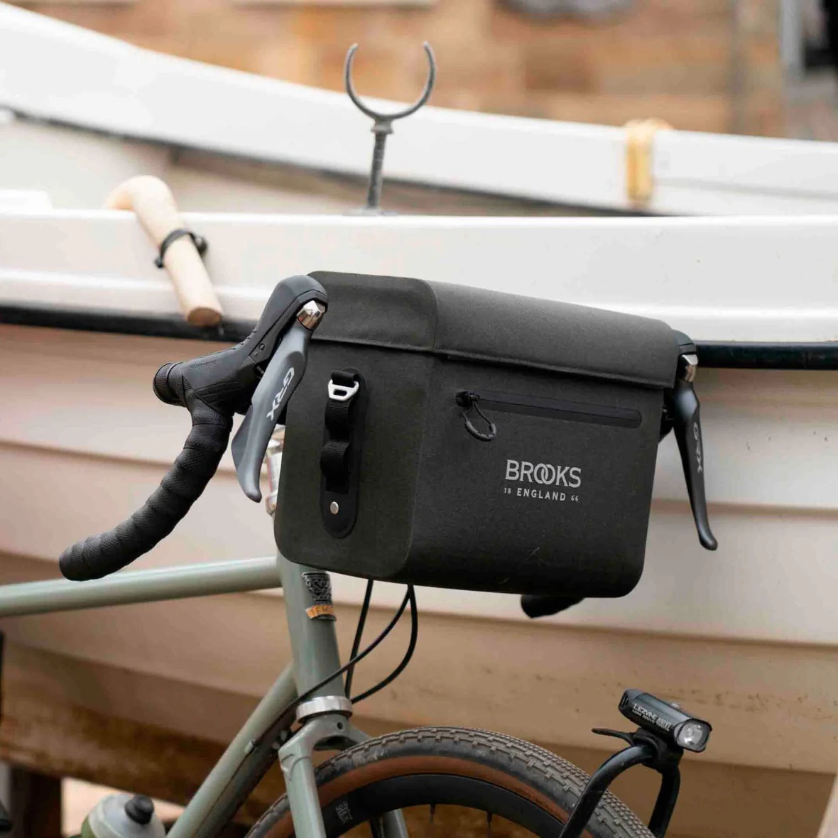 BROOKS SCAPE 8L Lenkertasche Grün - Image 6