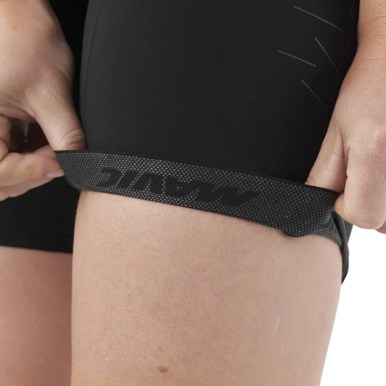COSMIC Kurze Trägerhose Damen Schwarz - Image 6