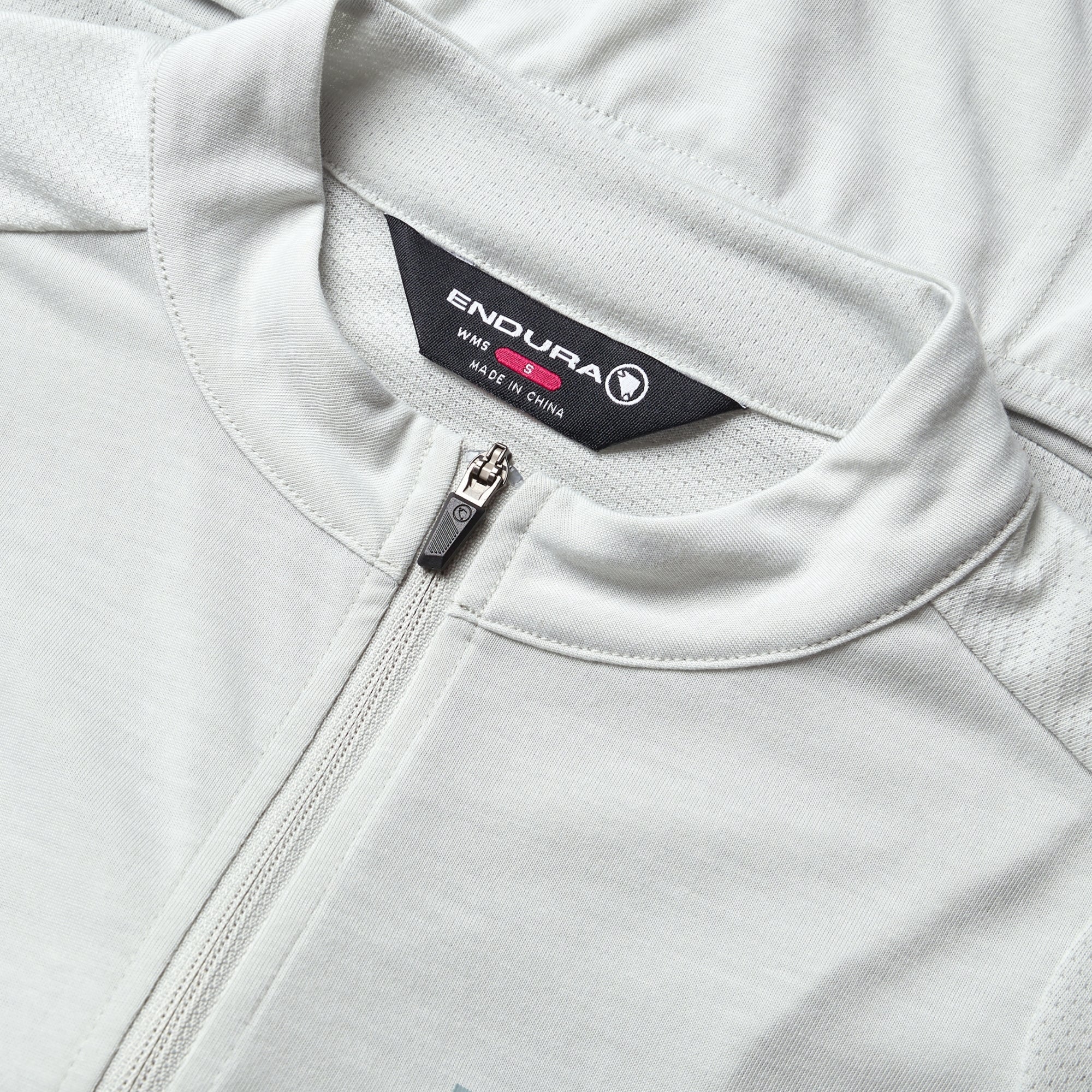 ENDURA LOOP ZIPPED Trikot Kurzarm Damen Grau - Image 4