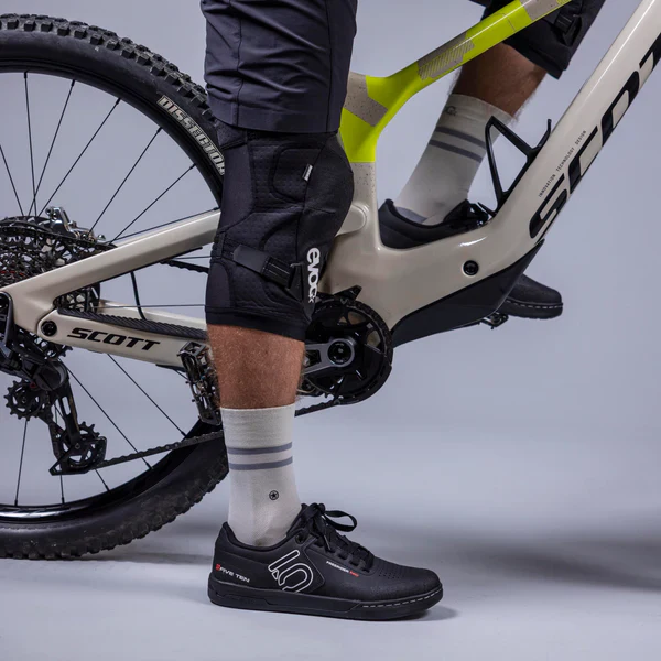 EVOC PROTECTOR LS FLEX Knieschützer ENDURO - Image 6
