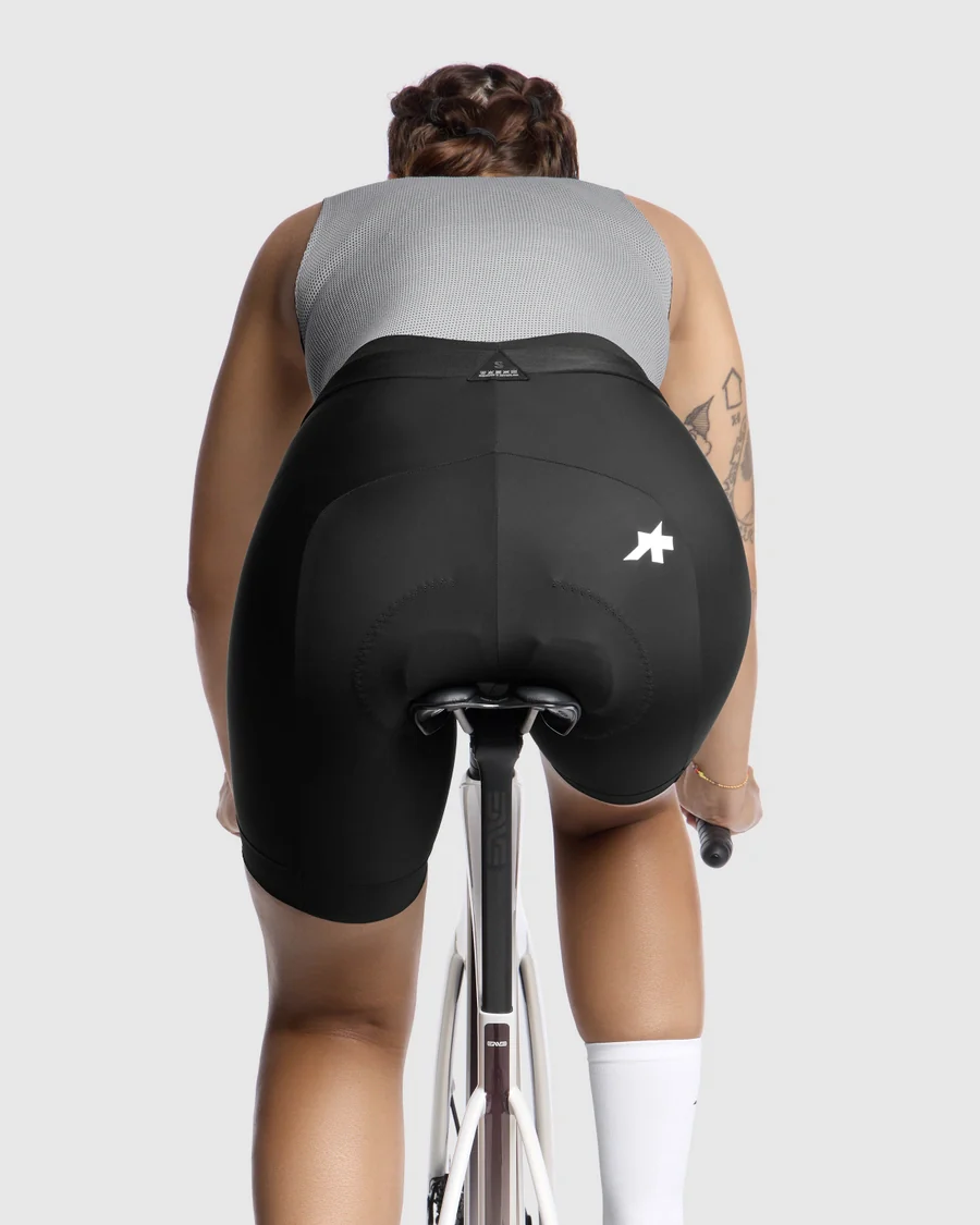 ASSOS UMA GT HALF S11 Damen Kurzhosen Schwarz - Image 6