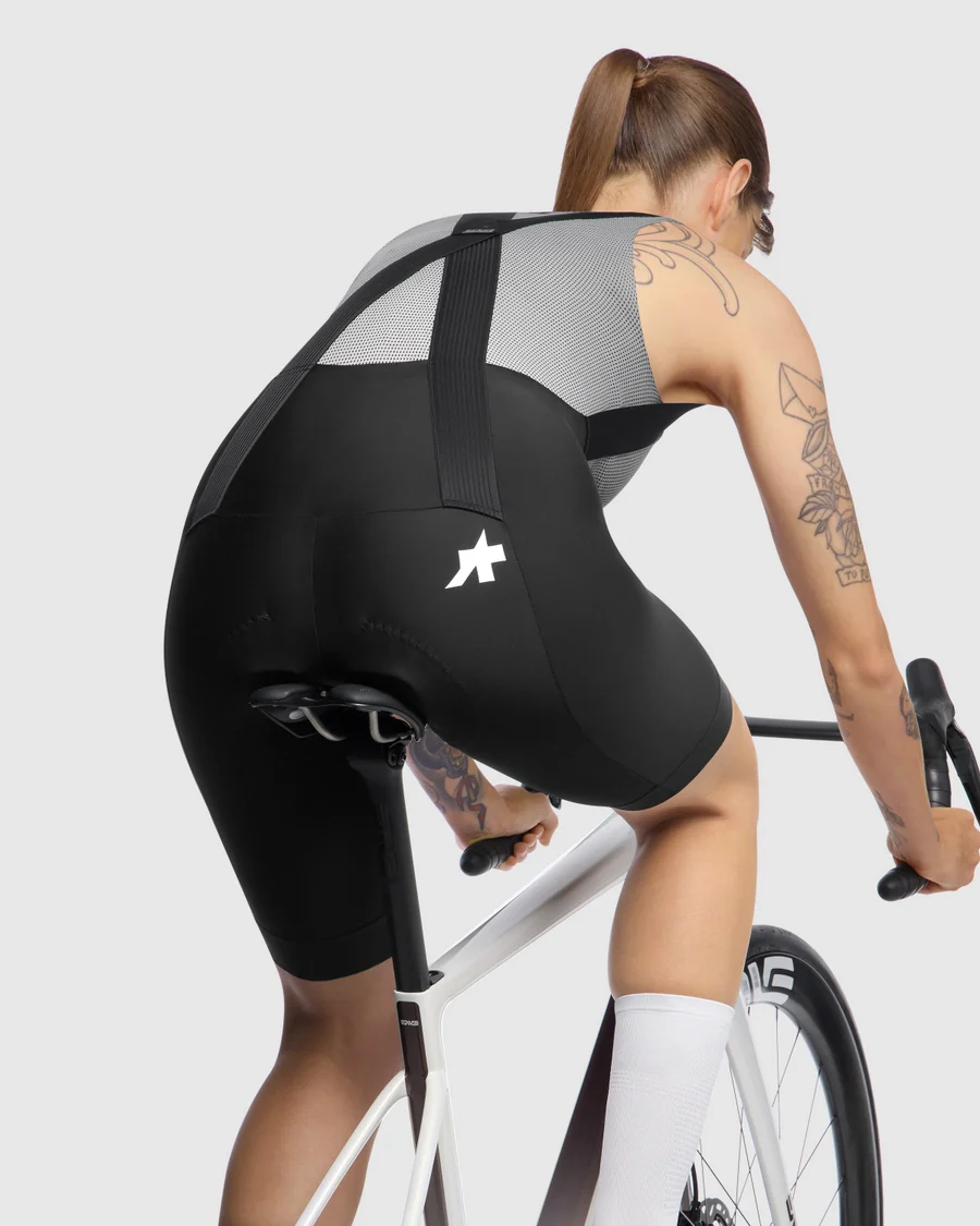 ASSOS UMA GT S11 Damen Kurz Trägerhose Schwarz - Image 6