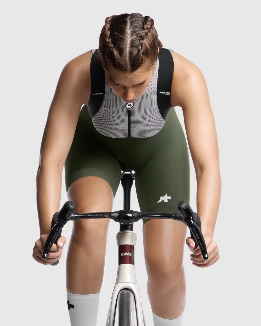 Kurze Trägerhose ASSOS UMA GT S11 Damen Moss Green - Image 8