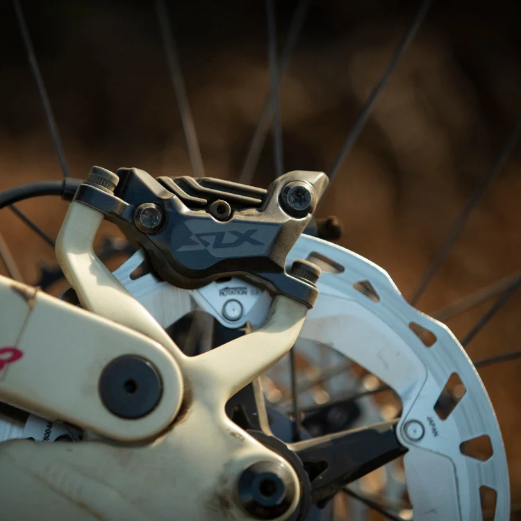 SHIMANO SLX M7120 4-Kolben-Scheibenbremssattel - Image 2