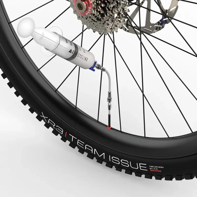 Spritze für KOM CYCLING Präventivflüssigkeit Alu-Ventilzerleger - Image 3