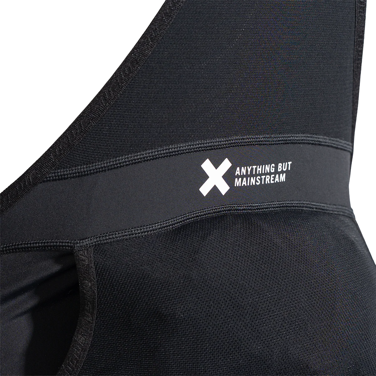 USWE SKARP GRAVEL Kurze Trägerhose Schwarz - Image 5