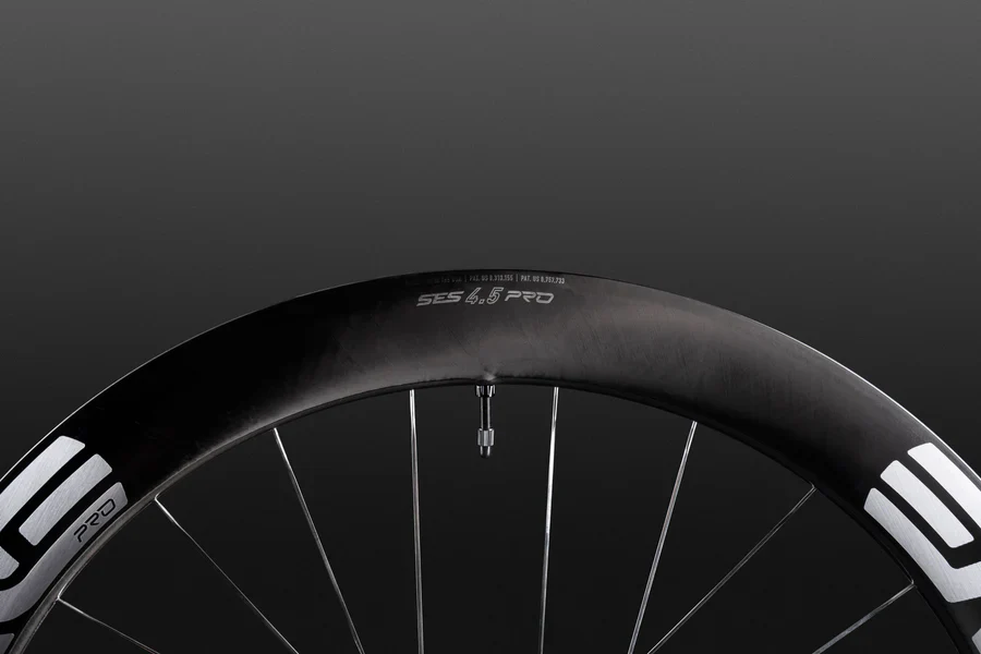 Laufrad hinten ENVE SES 4.5 PRO Tubeless Ready (Center Lock) Schwarz - Image 6
